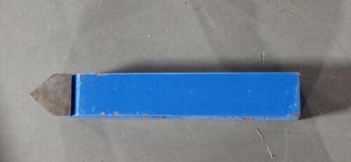DESCRIPTION: (9) SINGLE POINT TOOL BITS BRAND/MODEL: VC 02636405 SIZE: 5/8" SQ SHANK RETAIL$: $63.81 QTY: 9