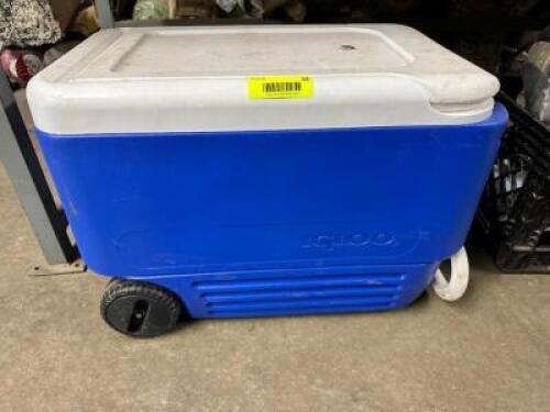 IGLOO ROLL AROUND COOLER