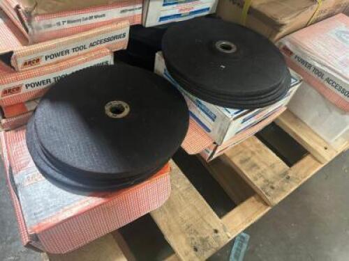 DESCRIPTION PALLET OF ASSORTED EAZY POWER TOOLING ADDITIONAL INFORMATION CUT OFF WHEELS AND&nbsp; ASSORTED BITS, LOCATION BAY 6 QTY 1