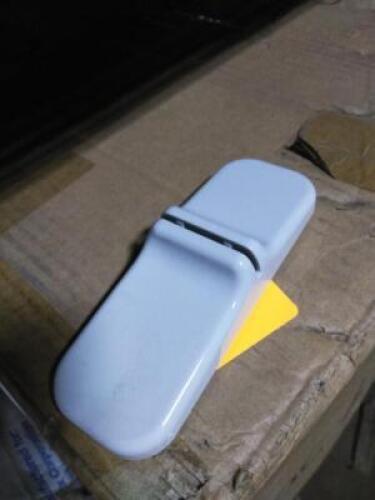 DESCRIPTION: (1) CASE OF (500) FOOT COVERS FOR HEATER BRAND/MODEL: DAYTON #44F212 INFORMATION: WHITE RETAIL$: $3.70 PER SET OF (2) COVERS QTY: 1