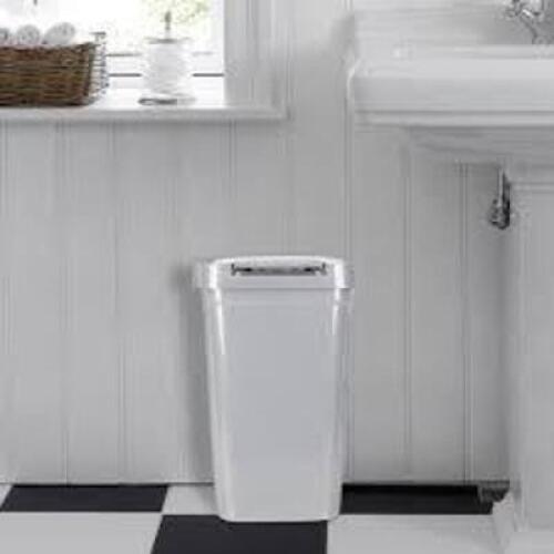 DESCRIPTION: (1) KITCHEN TRASH CAN BRAND/MODEL: MAINSTAYS TOP TOUCH INFORMATION: GRAY RETAIL$: $10.32 QTY: 1