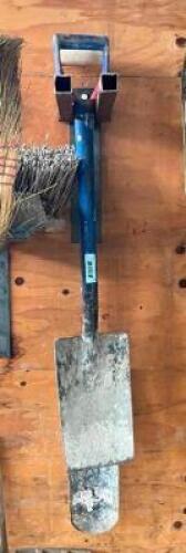 ASSORTED SHORT SHOVELS AS SHOWN
