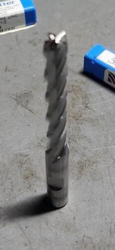 DESCRIPTION: (2) HSS SQ END MILL BRAND/MODEL: NIAGARA N44101 SIZE: 5/16" DIA 2" LOC RETAIL$: $87.50 QTY: 2