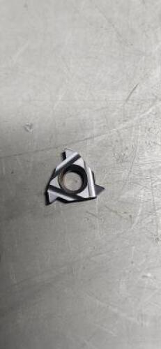 DESCRIPTION: (10) LAYDOWN THREADING INSERTS BRAND/MODEL: VARGUS 2IR14NPT SIZE: 14TPI RETAIL$: $216.30 QTY: 10