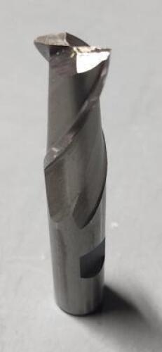 DESCRIPTION: (1) HSSS SQ END MILL BRAND/MODEL: VC 63325336 SIZE: 13mm DIA QTY: 1