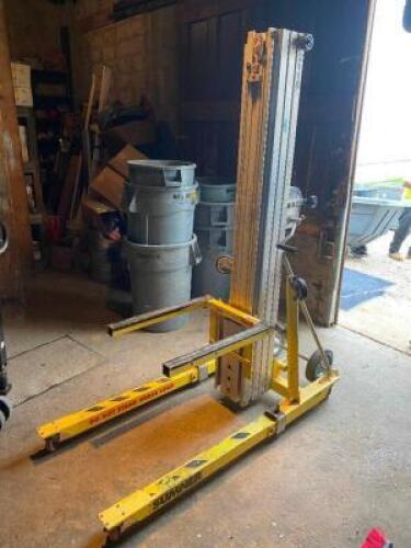 DESCRIPTION SUMNER 2218 650 LB. 18' CONTRACTORS DUCT HOIST BRAND / MODEL: SUMNER 2218 ADDITIONAL INFORMATION RETAILS NEW FOR $4500 LOCATION WAREHOUSE