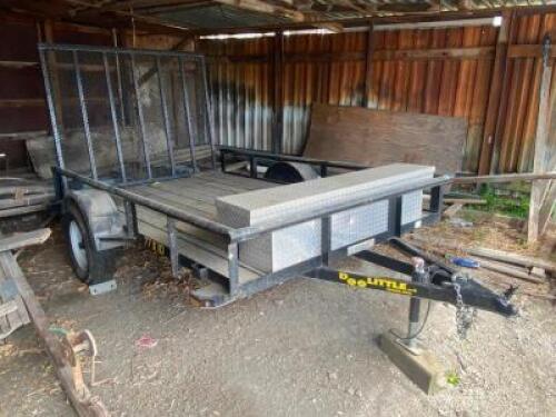 DESCRIPTION 2015 DOO LITTLE 10' SINGLE AXLE TRAILER W/ GATE BRAND / MODEL: DOO LITTLE 1DGRS1014FM013521 ADDITIONAL INFORMATION COMES WITH TITLE SIZE 7