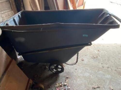 DESCRIPTION RUBBERMAID GONDOLA TRASH CART LOCATION WAREHOUSE 2 QTY 1
