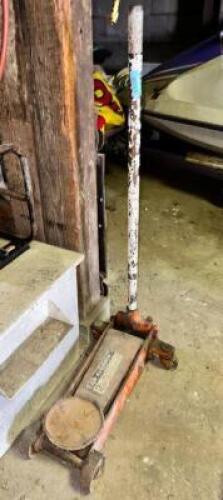 DESCRIPTION FLOOR JACK SIZE 2 TON LOCATION RIGHT WAREHOUSE QTY 1