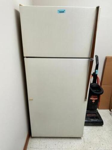 DESCRIPTION KENMORE REFRIGERATOR BRAND / MODEL: KENMORE LOCATION OFFICE QTY 1