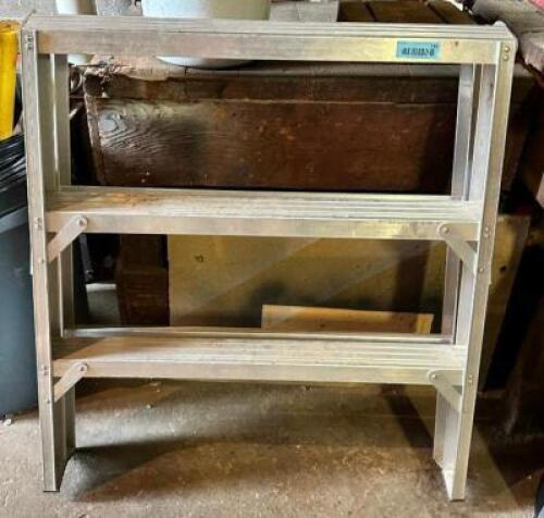 DESCRIPTION STEPLADDER LOCATION RIGHT WAREHOUSE QTY 1