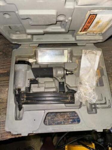 DESCRIPTION AIR NAILER BRAND / MODEL: PORTER CABLE LOCATION RIGHT WAREHOUSE QTY 1