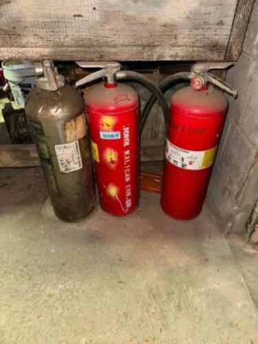 DESCRIPTION FIRE EXTINGUISHERS LOCATION RIGHT WAREHOUSE QTY 1
