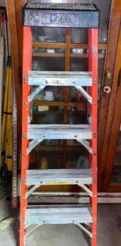 DESCRIPTION 5' FIBERGLASS LADDER SIZE 5' LOCATION WAREHOUSE 1 QTY 1