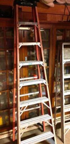 DESCRIPTION 8' FIBERGLASS LADDER. SIZE 8' LOCATION WAREHOUSE 1 QTY 1