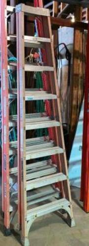 DESCRIPTION 8' FIBERGLASS LADDER. SIZE 8' LOCATION WAREHOUSE 1 QTY 1