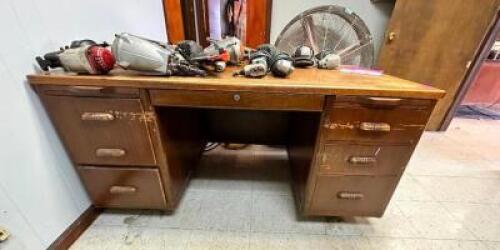 DESCRIPTION DESK ADDITIONAL INFORMATION CONTENTS NOT INCLUDED SIZE 34X60X29 LOCATION OFFICE QTY 1