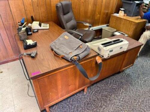 DESCRIPTION "L" SHAPED DESK ADDITIONAL INFORMATION CONTENT NOT INCLUDED SIZE 31X59X29 LOCATION OFFICE QTY 1