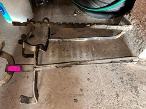 DESCRIPTION LADDER JACKS LOCATION LEFT WAREHOUSE QTY 1