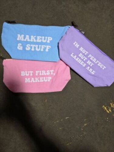 DESCRIPTION: (1) CASE OF APPROX (50) MISC. MAKEUP BAGSQTY: 1
