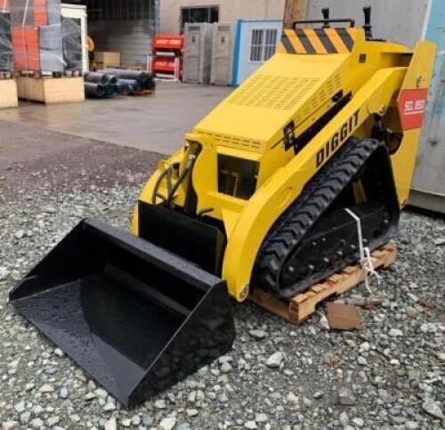 DESCRIPTION: 43" MINI SKID STEER TRACK LOADER BRAND/MODEL: DIGGIT SCL 850 RETAIL$: $9,999.00 QTY: 1