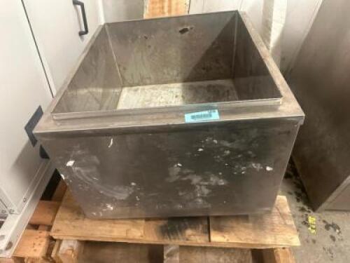 21" X 20" STAINLESS ICE KEEPER DROP IN,.