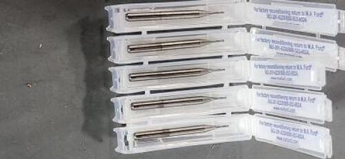 DESCRIPTION: (5) SOLID CARBIDE CORNER RADIUS END MLL BRAND/MODEL: MA FORD 121 00033 0003 SIZE: .0338" DIA 0.010" RAD RETAIL$: $232.60 QTY: 5