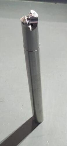 DESCRIPTION: (1) INDEXABLE END MILL BRAND/MODEL: HERTEL 6004814 SIZE: 5/8" DIA RETAIL$: $110.54 QTY: 1