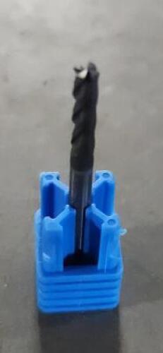 DESCRIPTION: (3) SOLID CARBIDE SQ END MILL BRAND/MODEL: CRYSTALLUME P820-200006-1 SIZE: 1/8" DIA 1/2" LOC RETAIL$: $424.52 QTY: 3