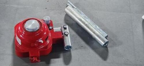 DESCRIPTION: (1) MINI 5 T0N JACK BRAND/MODEL: BVA J11050 SIZE: 5 TON 0.75" STROKE RETAIL$: $337.99 QTY: 1