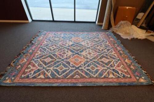 AREA RUG
