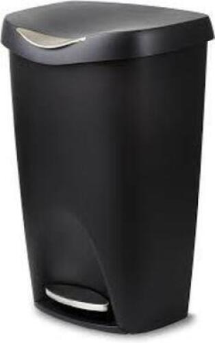 DESCRIPTION: (1) LIFT TOP TRASH CANINFORMATION: BLACKSIZE: 11.3 GALLONRETAIL$: $18.00 EAQTY: 1