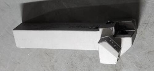 DESCRIPTION: (1) INDEXABLE TURNING TOOLHOLDER BRAND/MODEL: KENNAMETAL FIXPCJNR166DC SIZE: 93* lead angle 1" sq shank RETAIL$: $296.05 QTY: 1