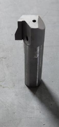 DESCRIPTION: (1) CARBIDE TIPPED CUSTOM BORING BAR BRAND/MODEL: CLINE TOOLS BBD6014 QTY: 1