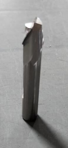 DESCRIPTION: (1) COBALT SQ END MILL BRAND/MODEL: HERTEL 84510270 SIZE: 7/16" DIA 7/16" LOC QTY: 1