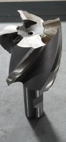 DESCRIPTION: (1) HSS SQ END MILL BRAND/MODEL: VC 40978652 SIZE: 2" DIA 3/4" SD RETAIL$: $96.99 QTY: 1