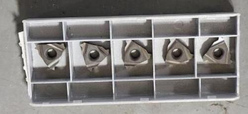 DESCRIPTION: (5) CARBIDE LAYDOWN THREADING INSERTS BRAND/MODEL: ISCAR 91921742 SIZE: 10 TPI RETAIL$: $152.50 QTY: 5