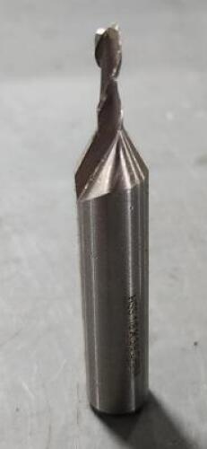 DESCRIPTION: (2) HSS SQ END MILL BRAND/MODEL: VC 01710086 SIZE: 1/8" DIA 3/8" LOC QTY: 2
