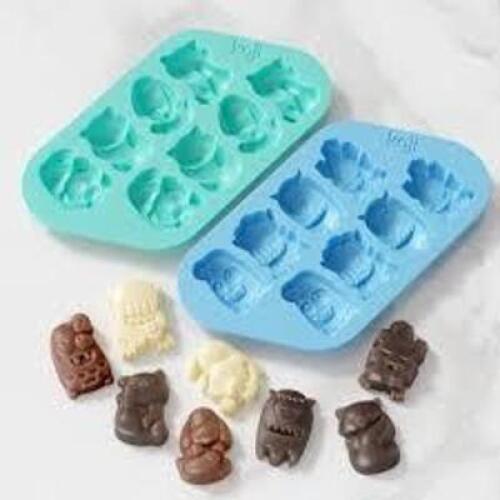 DESCRIPTION: (3) CHOCOLATE MOLD SET BRAND/MODEL: KOJI INFORMATION: DOGS AND CATS, CHOCOLATE BOMB SET, CHRISTMAS THEME RETAIL$: $10.00 EA QTY: 3