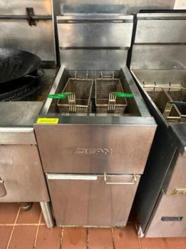 DEAN 40 LB. GAS DEEP FRYER W/ (2) BASKETS.
