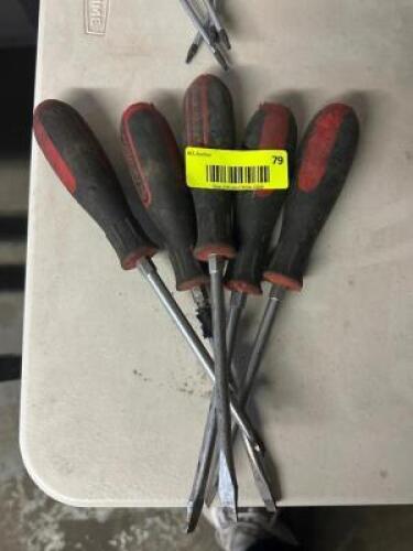 ASSORTED SCREWDRIVERS