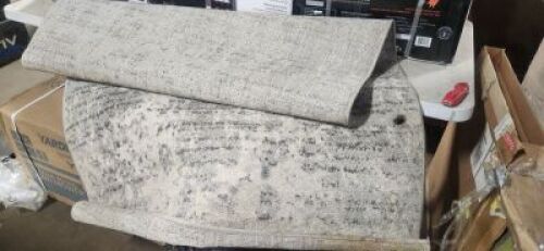 DESCRIPTION: (1) AREA RUGINFORMATION: NEUTRAL COLORS, SOME BLEMISHES, MUST COME INSPECTSIZE: 4' x 5'QTY: 1