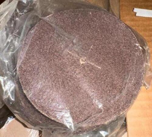 DESCRIPTION: (1) CASE OF 4" SANDING DISCS. ADDITIONAL INFORMATION: 80 - 100 GRIT LOCATION: BAY 6 QTY: 1