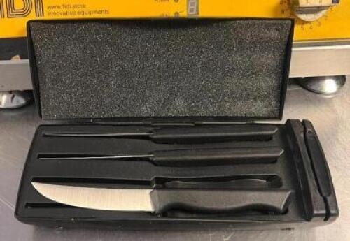 DESCRIPTION: 3CT SET OF KNIVES WITH CASE QTY: 1