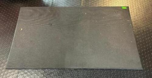 DESCRIPTION: FOAM TRAFFIC MAT SIZE: 33.5"X58.5" QTY: 1