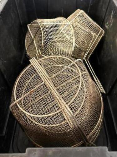 DESCRIPTION: BIN OF ASSORTED WIRE BASKETS WITH HANDLES QTY: 1
