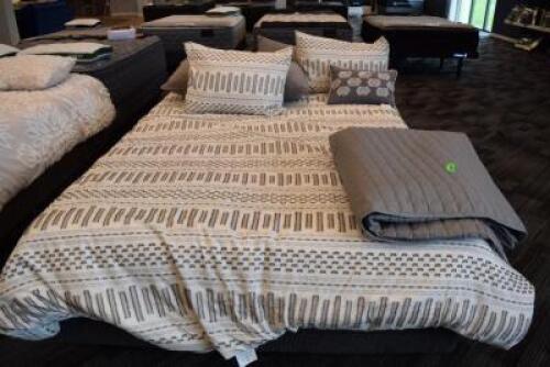 QUEEN COMFORTER SET