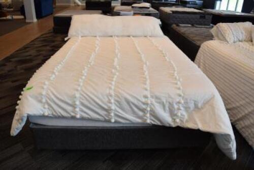 QUEEN COMFORTER