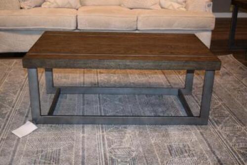 COCKTAIL TABLE