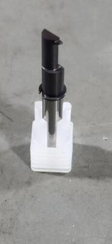 DESCRIPTION: (6) CARBIDE THREAD MILLS BRAND/MODEL: UNKNOWN 10723088 SIZE: 6mm RETAIL$: $105.25 QTY: 6